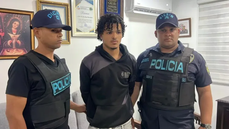 Joven buscado por presunta estafa electrónica se entrega voluntariamente en santiago