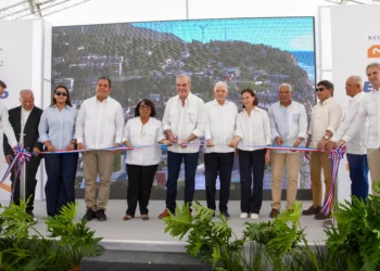 Presidente abinader inaugura carretera enriquillo–el higüero en barahona