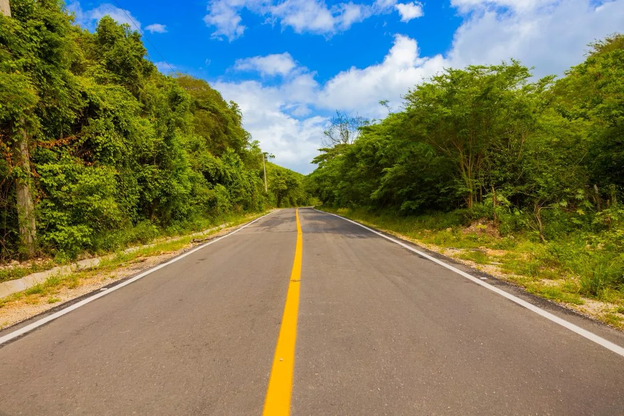 Presidente abinader inaugura carretera enriquillo–el higüero en barahona