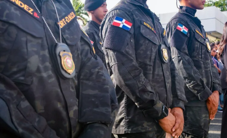 Presidente abinader dispone el ascenso de 634 agentes de la dncd en su 38 aniversario
