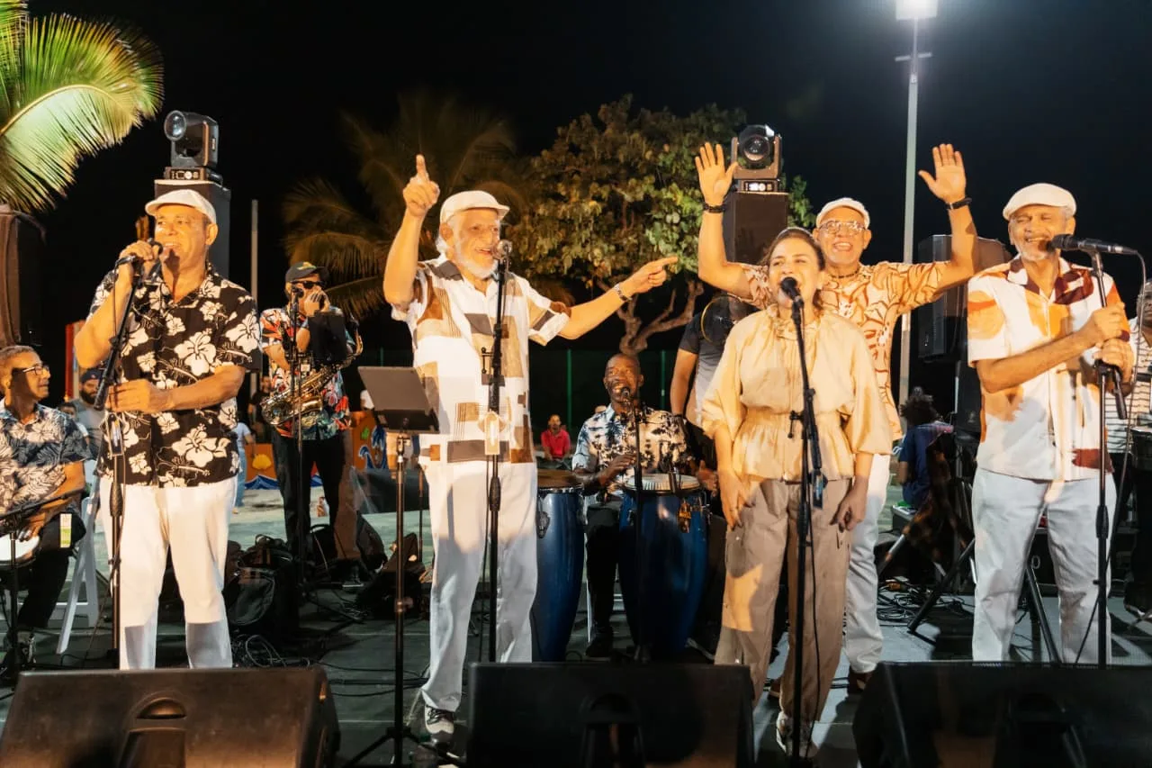 Grupo bonyé atrae a más de 4 mil personas en concierto para las madres