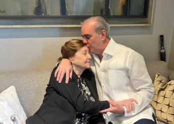 Abinader envía emotivo mensaje por el día de las madres