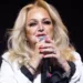Bonnie tyler en coma inducido tras cirugía de urgencia en portugal