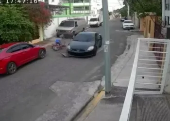 Carro impacta a delivery y lo deja herido en santo domingo este