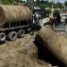 Los dos tanques metálicos soterrados, con capacidad de 5,000 galones cada uno de combustibles , incautados en estación clandestina en san juan.