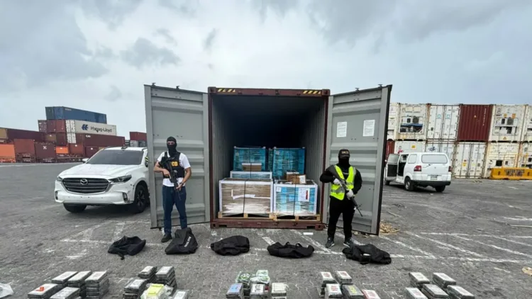 Decomisan 120 paquetes de cocaína camuflada en equipos médicos en puerto caucedo