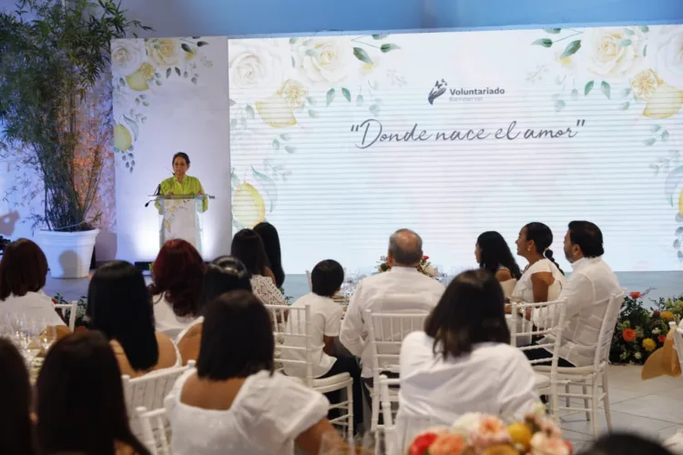 Durante el evento, palabras de la presidenta del voluntariado.