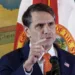El fiscal general interino todd blanche anunció la apertura de una acusación formal modificada contra el expresidente cubano raúl castro durante una ceremonia en honor a las víctimas de los asesinatos de hermanos al rescate, celebrada en la torre de la libertad en miami, florida, ee. Uu.