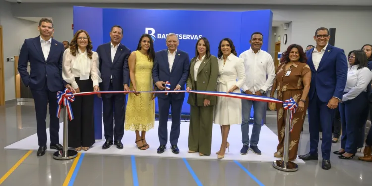 Banreservas inaugura oficina de negocios en plaza paseo 27 de santo domingo oeste