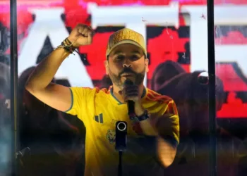 La izquierda cuestiona uso de la camiseta de colombia como símbolo político