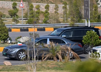 Comienza la evacuación de 11. 000 marinos bloqueados en ormuz