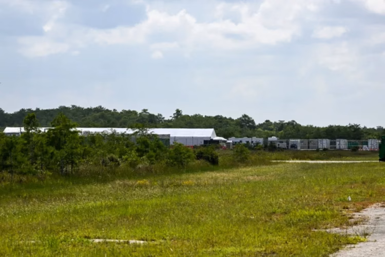 Cierran «alligator alcatraz», el polémico centro de detención de inmigrantes en florida