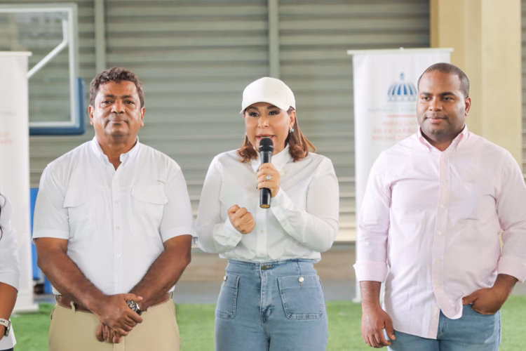 Supérate entrega bono de emergencia a familias afectadas por las lluvias en el gran santo domingo