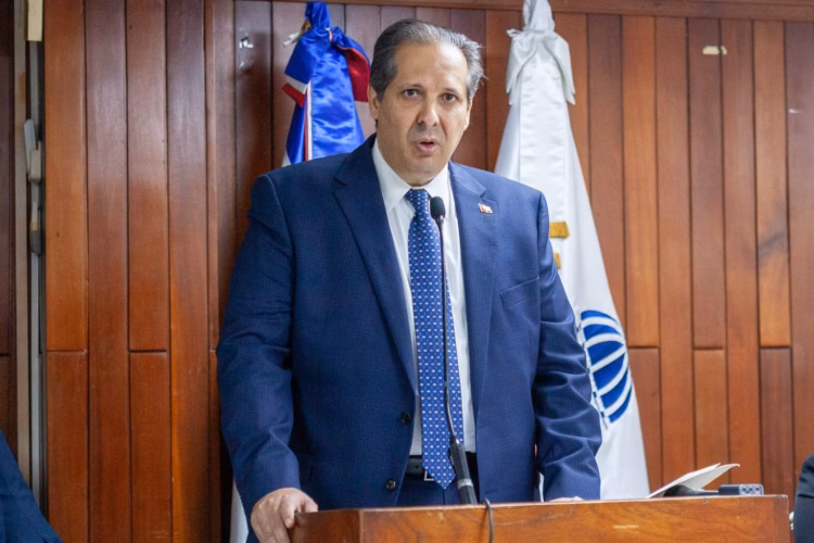 Rd prepara hospital móvil y 40 especialistas para misión humanitaria en venezuela