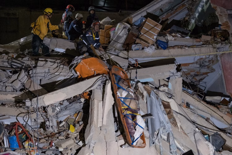 Cifra de muertos por terremotos en Venezuela se eleva a 164 y heridos superan los 900 Cifra de muertos por terremotos en venezuela se eleva a 164 y heridos superan los 900