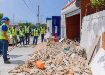 Alcaldía del dn tumba bancas de apuestas que obstruían el paso peatonal
