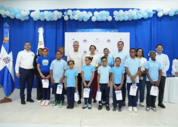 Inabie mejora la salud visual de 81 estudiantes de samaná