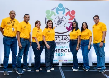 Cortés lleva la tradición familiar dominicana a los hogares con su nueva campaña: la visita cortés