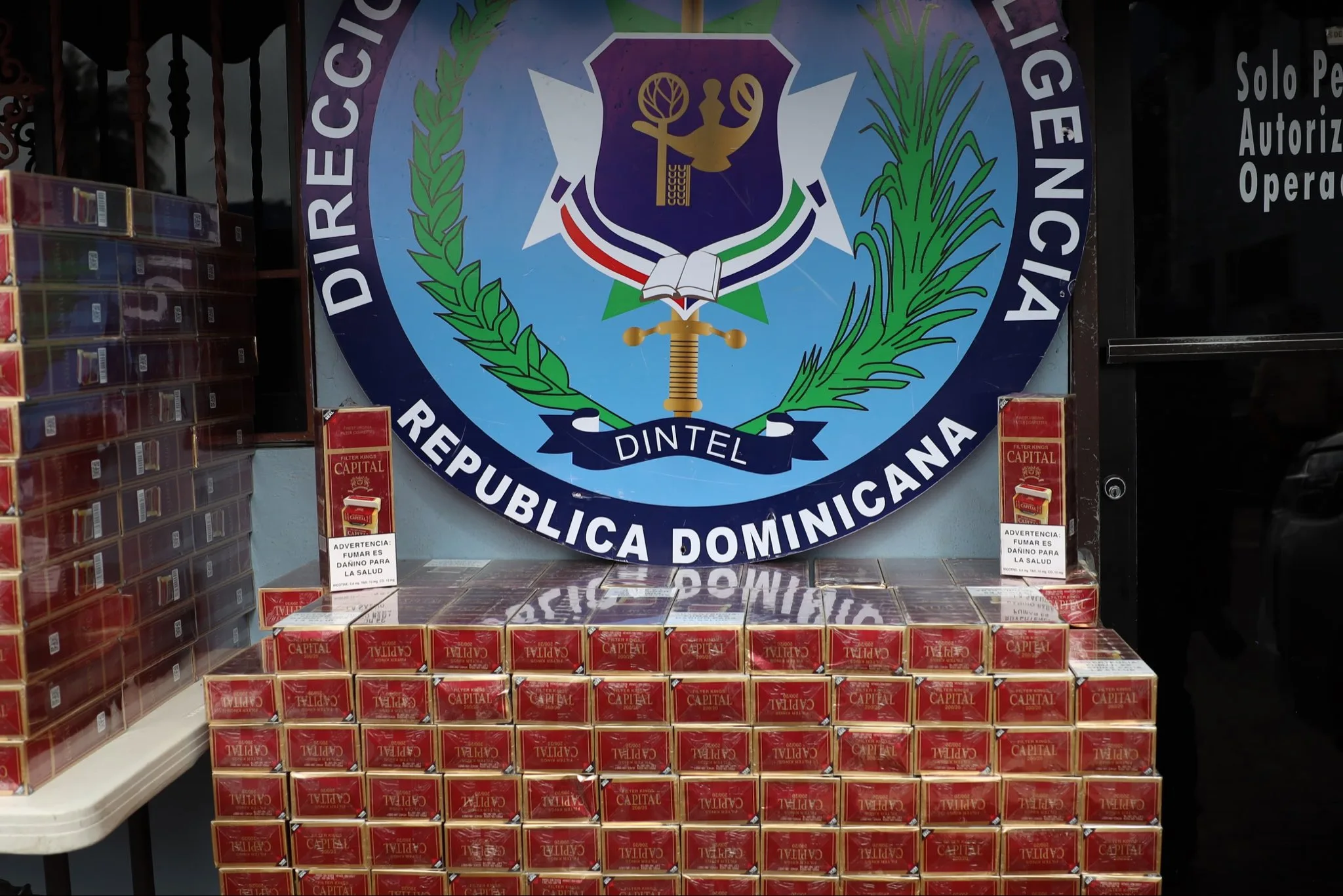 Policía nacional ocupa más de 329 mil cigarrillos de contrabando y 52 máquinas tragamonedas