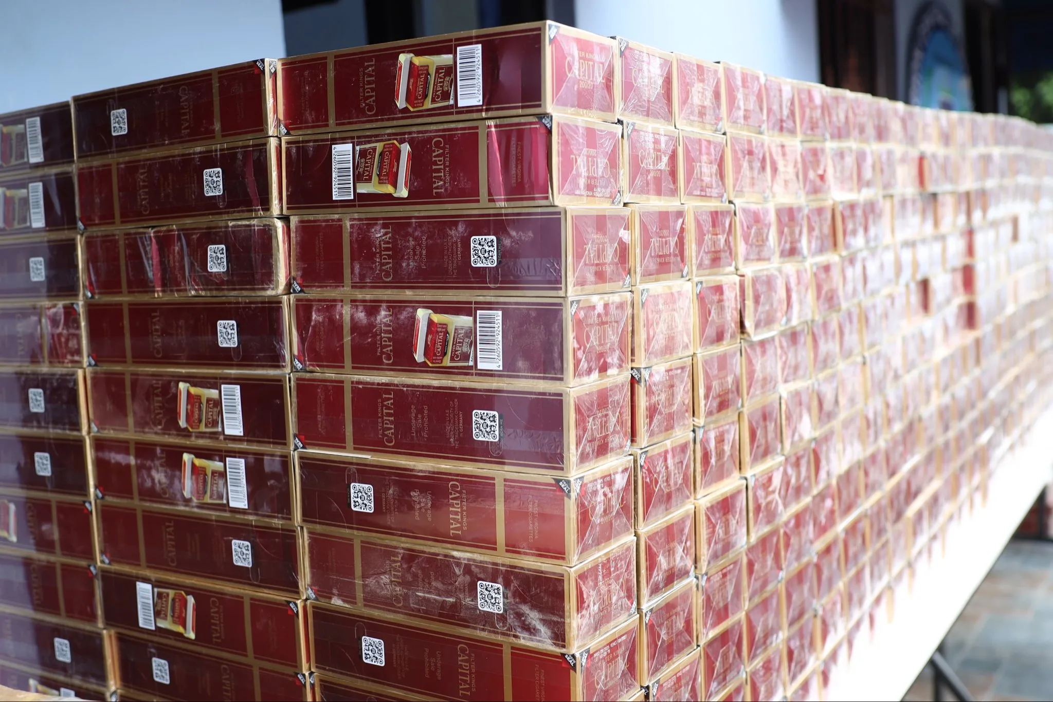 Policía nacional ocupa más de 329 mil cigarrillos de contrabando y 52 máquinas tragamonedas