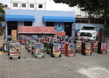 Policía Nacional ocupa más de 329 mil cigarrillos de contrabando y 52 máquinas tragamonedas Policía nacional ocupa más de 329 mil cigarrillos de contrabando y 52 máquinas tragamonedas