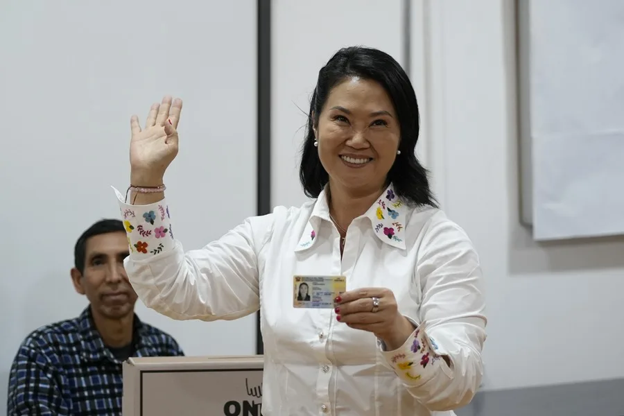 Perú vota en segunda vuelta para elegir a su nuevo presidente entre keiko fujimori y roberto sánchez