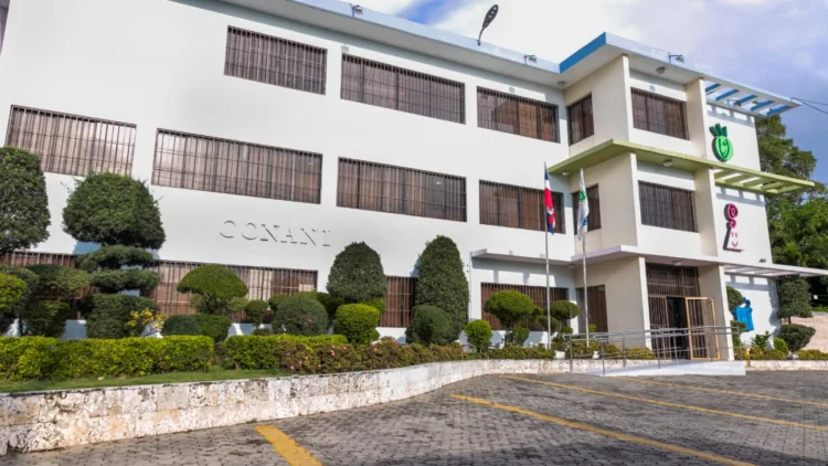 Dictan coerción a tres menores por muerte en hogar de Conani Conani