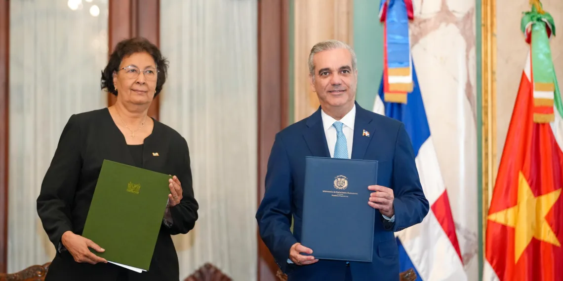 Rd y surinam firman acuerdos de cooperación y alianzas estratégicas en el sector turístico, agricultura e inversión privada