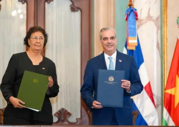 Rd y surinam firman acuerdos de cooperación y alianzas estratégicas en el sector turístico, agricultura e inversión privada