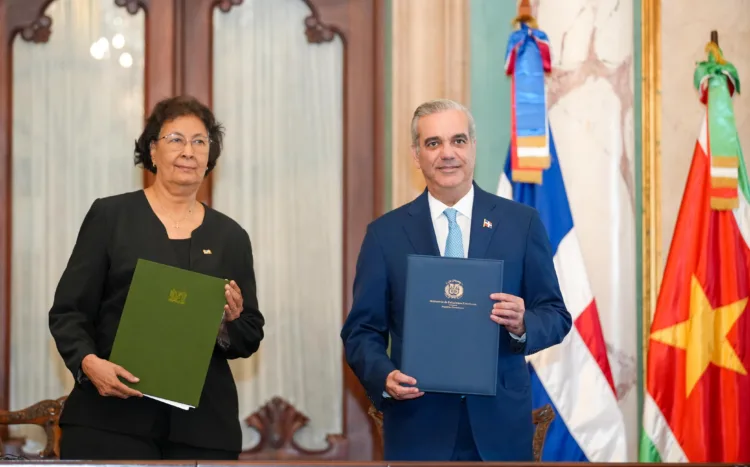 Rd y surinam firman acuerdos de cooperación y alianzas estratégicas en el sector turístico, agricultura e inversión privada