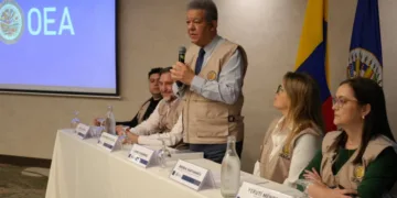 Leonel fernández llama a respetar el voto en colombia tras concluir primera vuelta presidencial