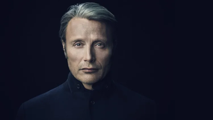 Fiebre por Mads Mikkelsen: fans hacen fila para ser "estrangulados" por el actor en convenciones Mads mikkelsen