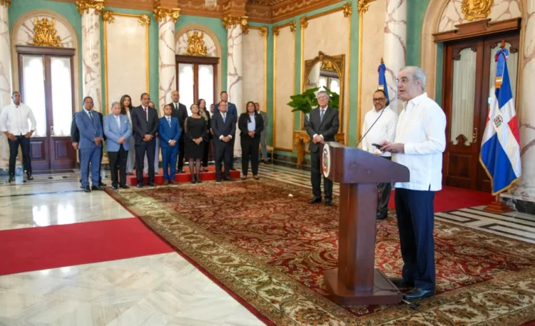 Presidente abinader juramenta comité dominicano de salud mental penitenciaria