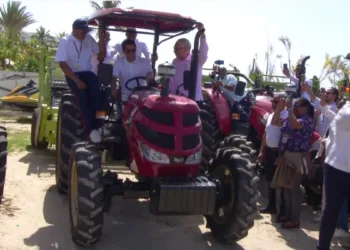 David collado entrega camiones y equipos de limpieza a municipios turísticos