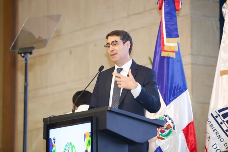 Germán sturzenegger, jefe de división agua y saneamiento del bid, reconoce el liderazgo de república dominicana en saneamiento y la posiciona como referente regional