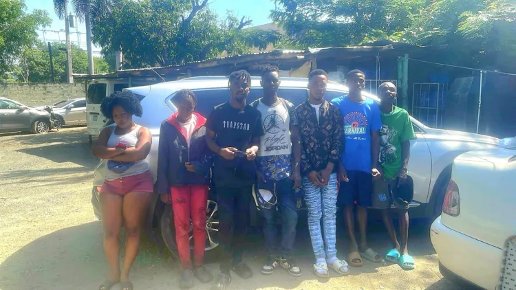 Interceptan vehículo con haitianos indocumentados en santiago rodríguez