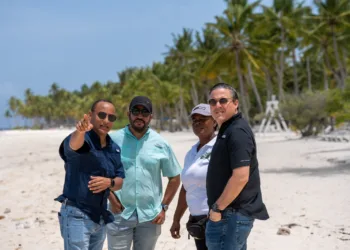 Jean luis rodríguez realiza levantamiento para muelle pesquero en isla saona
