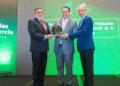 Cámara de comercio de sfm reconoce a eduardo sanz lovatón