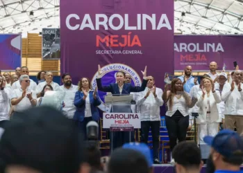 Carolina mejía rinde cuentas en san cristóbal y reafirma compromiso con la militancia del prm