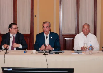 Abinader afirma cooperación con sectores productivos fortalece estabilidad