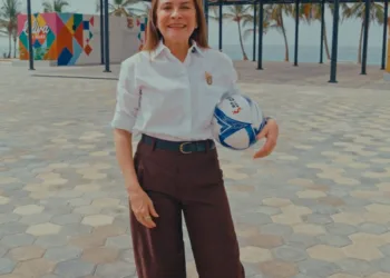 Carolina mejía llevará la emoción del mundial de fútbol al malecón deportivo con transmisiones gratuitas en pantalla gigante