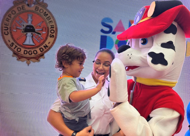 Bomberos del dn realizarán tradicional 'manguerazo' infantil en acrópolis