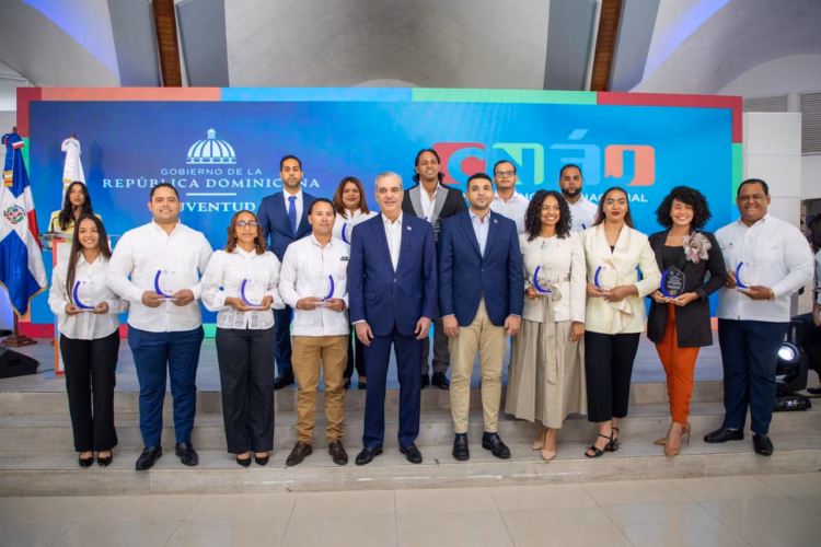 Abinader asume la presidencia del sistema nacional de ética juvenil