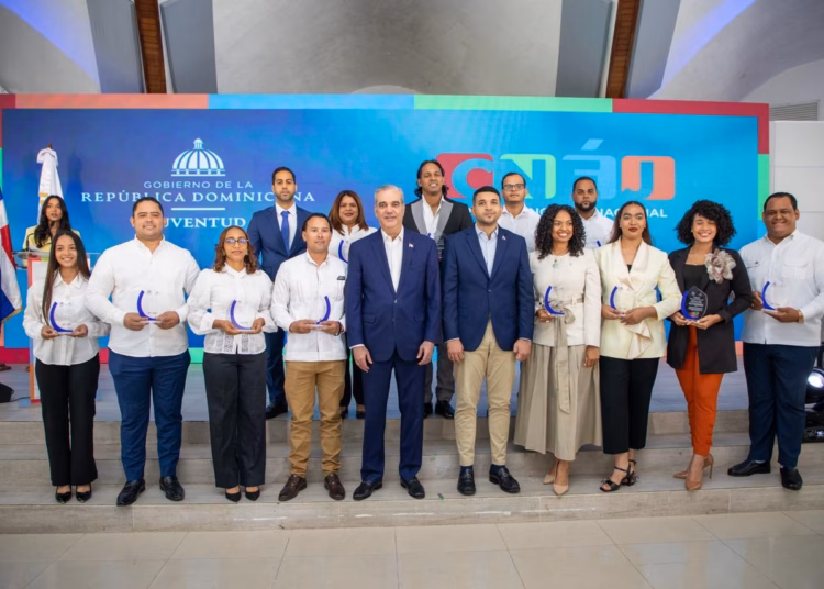 Abinader asume la presidencia del sistema nacional de ética juvenil