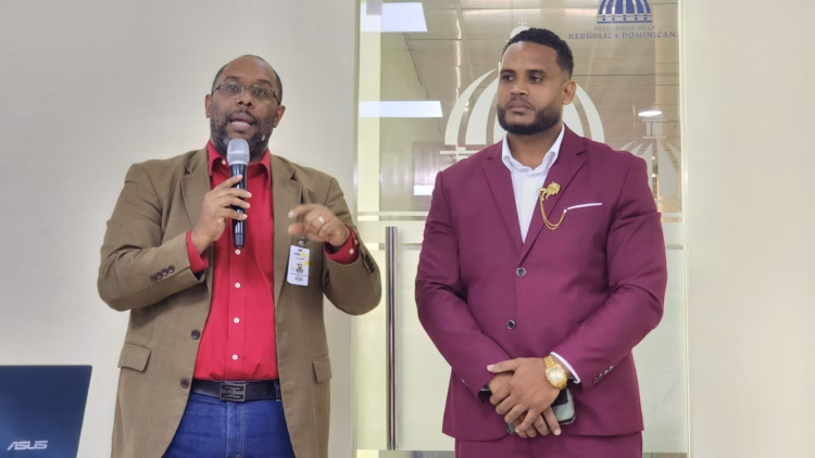 Edeeste imparte charla sobre eficiencia energética en monte plata