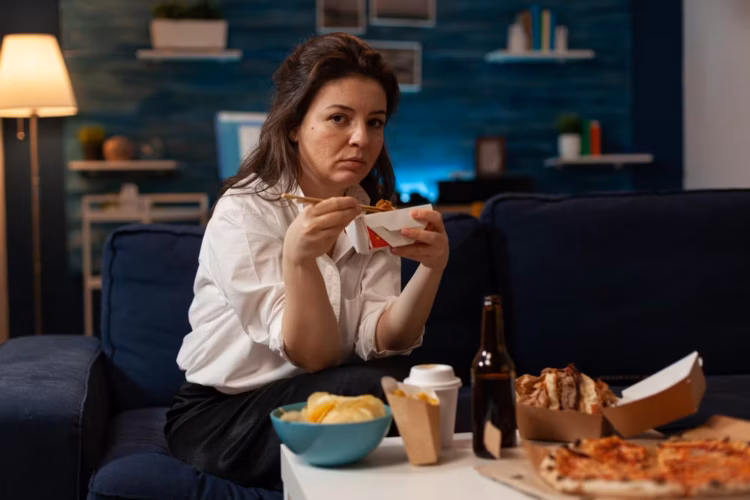 ¿cenas tarde todos los días? Esto es lo que le ocurre a tu cuerpo mientras duermes