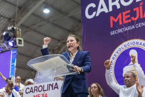 Carolina mejía rinde cuentas en san cristóbal y reafirma compromiso con la militancia del prm