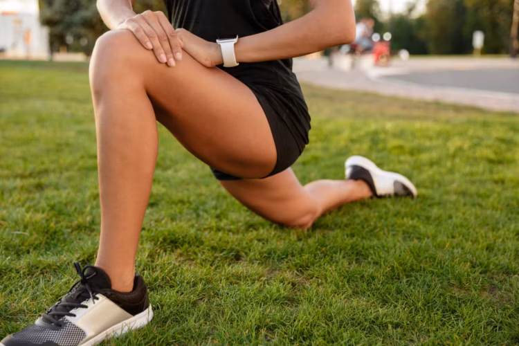 ¿tu rodilla cruje al caminar? Esto es lo que debes saber antes de preocuparte