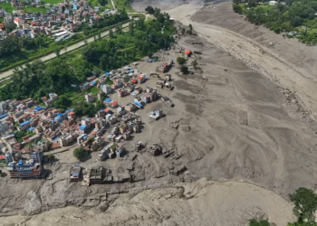 Inundación devastadora en frontera nepal-china deja 95 muertos