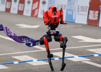 Robot chino supera el récord mundial de usain bolt en los 100 metros durante juegos en beijing